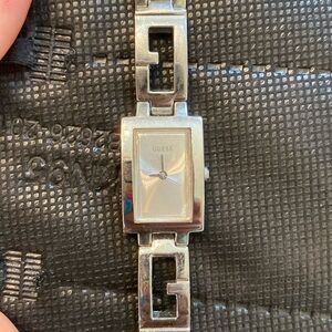 🔥RARE FIND GUESS WOMENS QUARTZ BRACELET WATCH🔥